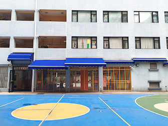 上圖右：新操場帳蓬