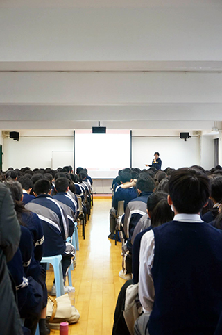 電視螢幕上，他扮演過楊過、葉問、湯川學以及形｜讚好人物
