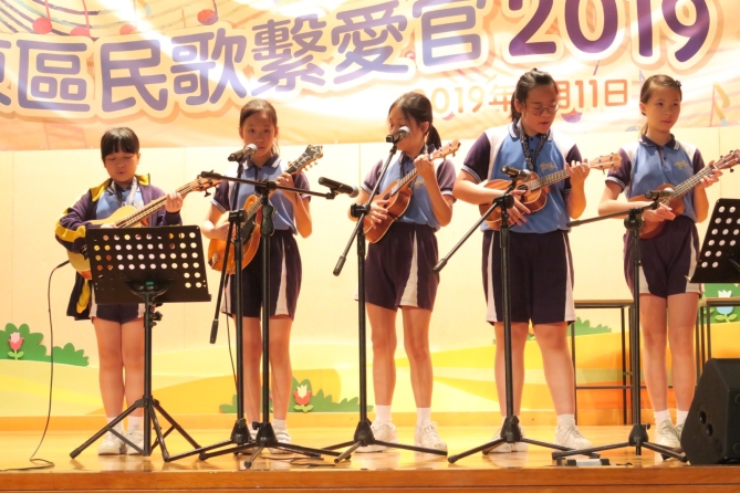 圖上：深哥會帶領愛官學生民樂隊作演出，圖為「東區民歌繫愛官2019」活動