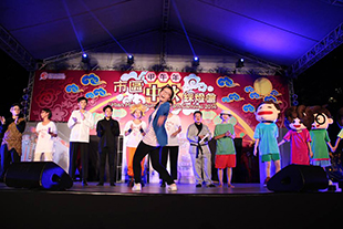 長洲佛教慧因法師紀念中學的同學剛於2014年9月7日晚上在維園