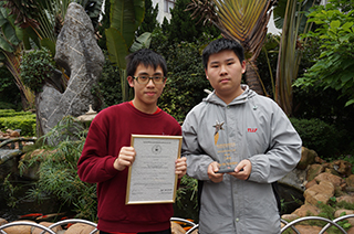 圖右：黃深銘及李鍵邦同學榮獲美國耶魯大學科學與工程特別獎及科技創新大賽二等獎