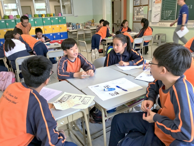 圖上：學生製作小組幽默表演