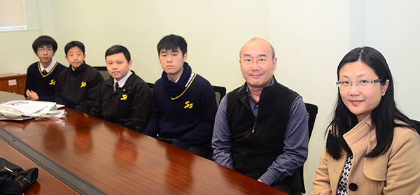 上圖：慈幼英文學校是本港少數設有桌球設施的學校，有關活動發展得到坊間絕佳評價，不少校內參與學生屢獲本港及海外比賽殊榮，而校內陳銘東(右三)同學更是本港青年軍代表之一。